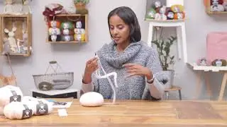 Stricke mit Sara Nuru das Dreieckstuch Softness von Lana Grossa und lala Berlin
