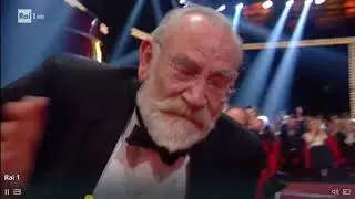 Nicola Nocella esulta per Renato Carpentieri