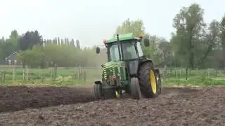 Landb. Van Holle - Assenede ploegen met John Deere 3040 en Aerts ploeg