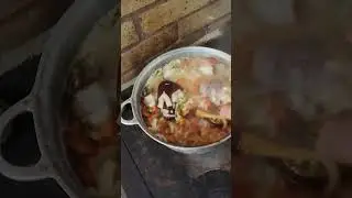Vă invităm la o fasole cu ciolan
