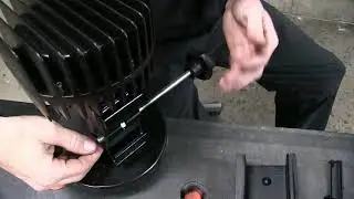 Removing the Resistance Unit on the Fluid 365 trainer