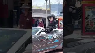 Edna Mode giving face in Disney Pixar Character Parade at Disney World #shorts