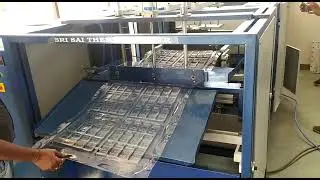 AUTOMATIC VACUUM FORMING MACHINE WITH SHEAR CUTTER