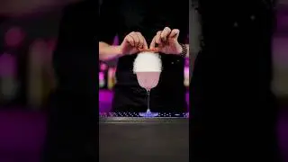 Hibiscus Sour#cocktail #flairbartender #barskills #bartender #flairbartending #shorts