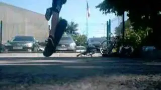 Ollie late inward heelflip on flat