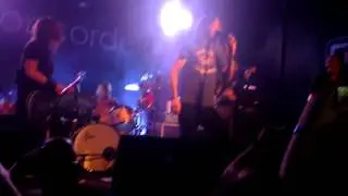 Foo Fighters - White Limo feat. 'UK Foo Fighters' vocalist.