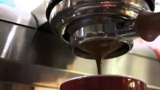 Slayer pulling ristretto of Espresso Vivace Vita