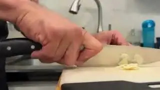Slicing Garlic & Knife Safety #kitchenadventures #disabilityawareness  #knifesafety #kitchenhack