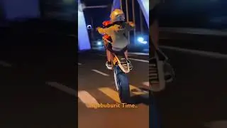 M. Athar 23 klo dijalan aspal