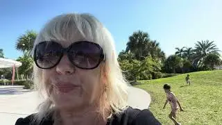 Маями🌴	Как работает доставка в США,отправила посылку 🤦🏻‍♀️	а у нас☀️ Жара, зелёная трава и лето 😝