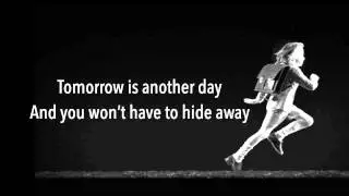Run boy run - Woodkid lyrics