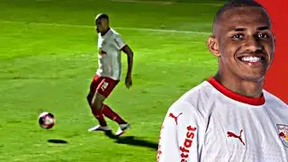 Jhon Jhon joga muita bola