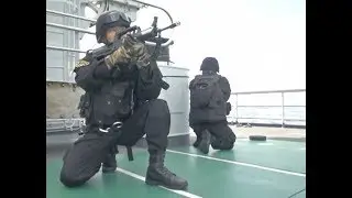 Chinese Navy Conducts At sea Rescue on Indian Ocean
