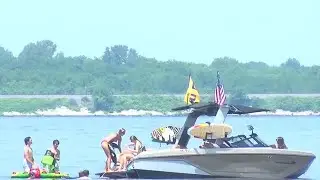 People enjoy Memorial Day holiday on the lake