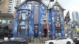 Fight to keep popular Toronto drag bar open grows online