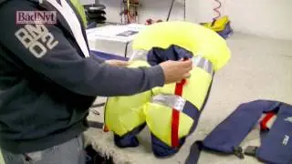 B&aring;dNyt: Tjek af oppusteligeveste p&aring; aut. v&aelig;rksted