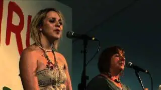 Linda and Lisa Griffiths, Traditional Welsh Love Song