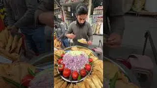 Streed Side Famous Pakistani Samosa Chaat 🇵🇰 #Shorts #Youtubeshorts #Viral #Trending #fyp