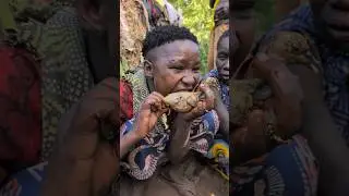 Wow,,😳🥺 that's Amazing lunch, beautiful Woman Enjoy Eating Traditional food #africa #traditional