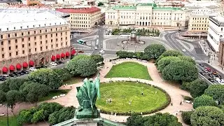Забрались на колоннаду Исаакиевского собора.
