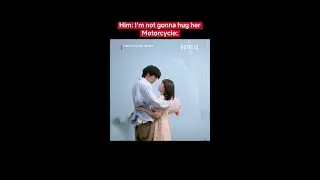 To hug her, to hug her not, that is the... Watch out! #TheAtypicalFamily #Netflix