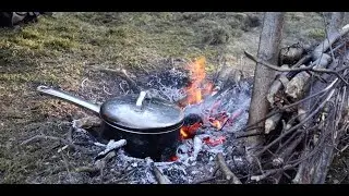 BUSHCRAFT CAMP - Building a Heat Reflector to Keep Warm (Bushcraft & Survival Shelter)