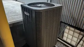 2022 Lennox Merit ML14XP1 2.5 ton heat pump running in HEAT mode on a cold Winter evening!
