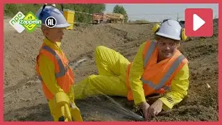 GAT IN DE DIJK 😱 | Bouwer Power👷 | NPO Zappelin