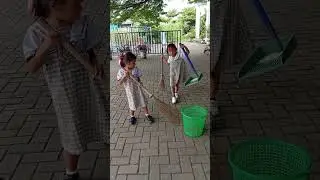 Membersihkan lingkungan sekolah. Orzora-Keysheva-Dhio-Kenji