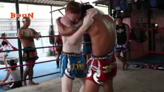 Stephen Meleady vs Pakorn, Muay Thai Clinch Training
