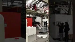 330 gallon IBC tank 3 layer co extrusion blow molding machine #ibctank #coextrusion