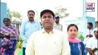 Medak District Collector Rahul Raj casts his Vote || VISION INDIA TV