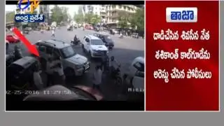Video: 'Ex' Shiv Sena worker beats up woman constable in Mumbai