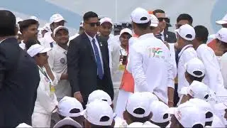 PM Modi warmly greets enthusiastic children during the 79th Independence Day 2025 celebrations