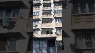Остекление балкона. Рабочие процессы во всю кипят.