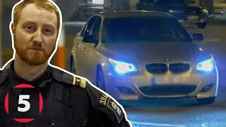 Tolderne stopper en bil med mist&aelig;nkeligt hulrom | Gr&aelig;nsevagterne - Sverige | Kanal 5 Danmark