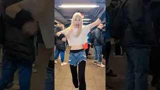 Dance dance dance 🪩 subway Platform 🚇🎶😺