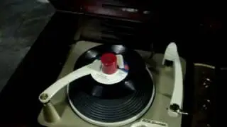 1957 RCA VICTOR ORTHOPHONIC HIGH FIDELITY RECORD PLAYER