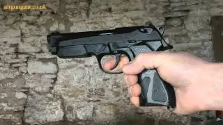 ОБЗОР: Пистолет Umarex Beretta 90two на CO2, стреляющий шариками.