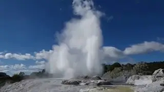 Pohutu Geyser in Rotorua, New Zealand