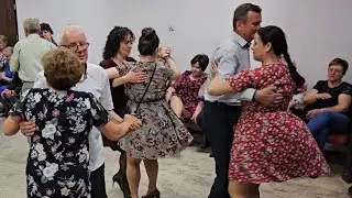 Wszyscy starają się jak najładniej zatańczyć takiego oberka, Sycyna 6 05 2023r.