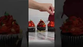 Thanksgiving Turkey Cupcakes Sneak Peek: 1M Buttercream Swirls with Fondant Toppers #youtubeshorts