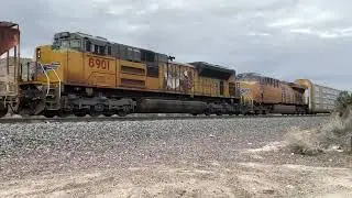 Happy New Year 🎊🎆 a cold windy day in the Cajon Pass Summit watching trains ￼