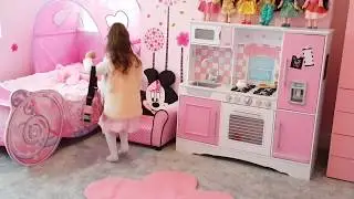 Emily Doing Shopping
