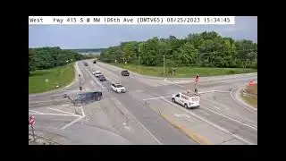 Iowa: Pickup Truck Gets T-Boned By Red Light Runner (2023)