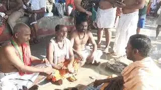 Rameshwaram lo pitru devathalaki pinda pradanam