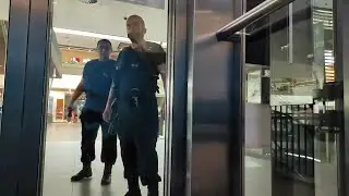 mlodyo - Przypał w windzie XD