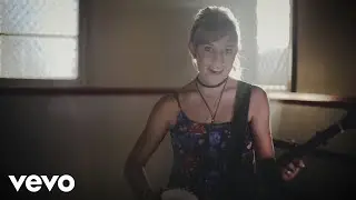Ashleigh Dallas - Feel The Beat (Official Music Video)
