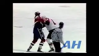 NHL Dec. 21, 1993 Jim Cummins,PHI v Craig Berube,WSH Philadelphia Flyers Washington Capitals