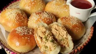 Chicken Stuffed Buns | Bina Oven Ke Bina Bake Kiye Huie Soft Bakery Style Buns Ghar per 